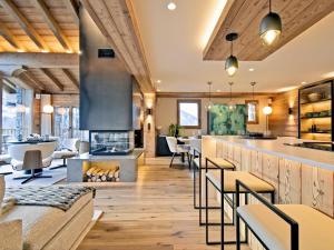 Chalet luxueux avec piscine intérieure et sauna - 5 chambres, 12 pers., proche commerces et pistes - FR-1-613B-44