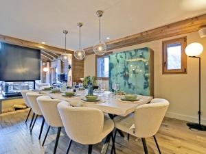 Chalet luxueux avec piscine intérieure et sauna - 5 chambres, 12 pers., proche commerces et pistes - FR-1-613B-44