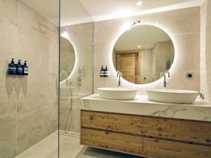 Chalets Chalet luxueux avec piscine interieure et sauna - 5 chambres, 12 pers., proche commerces et pistes - FR-1-613B-44 : photos des chambres