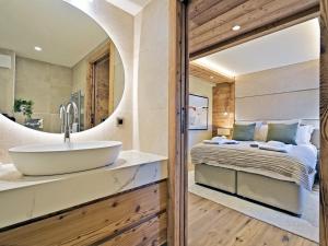 Chalets Chalet luxueux avec piscine interieure et sauna - 5 chambres, 12 pers., proche commerces et pistes - FR-1-613B-44 : photos des chambres