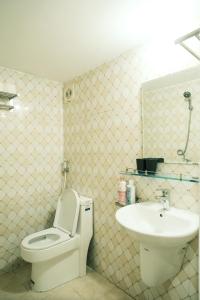 Central entire house in Hanoi beer street