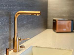 Cozy Designer Apartments, Self Check-In & FREE Parking