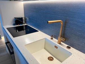 Cozy Designer Apartments, Self Check-In & FREE Parking