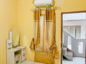 Penginapan Diar near Pantai Santolo Mitra RedDoorz