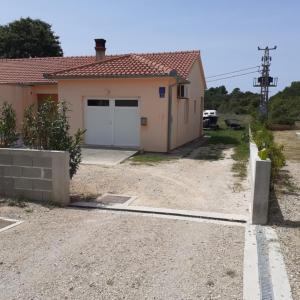 Apartments Renatare - close to the sea with parking