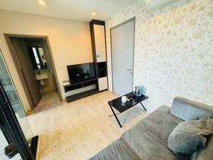 芭提雅市中心无边泳池公寓The Base Central