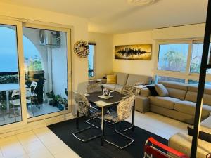 Monaco Stunning Sea Views, Larvotto beach, Terrace, 2 bedrooms, 2 bathrooms, up to 6 person, lift, 1st floor