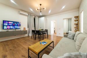 Ultracentral Spacious Apartment 4BR