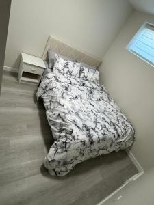 Brand new 2 Bedrooms modern guest suite with separate entrance