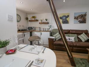 High Wreah Bolt Hole