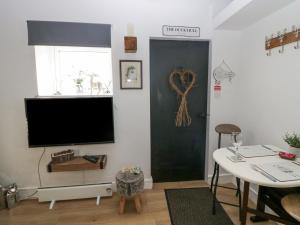 High Wreah Bolt Hole