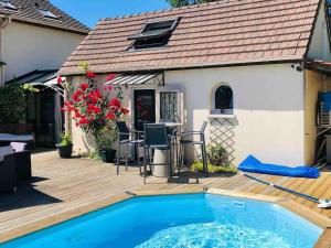 Maisons de vacances Guest House proche Disneyland Paris Piscine ouverte en saison estivale : photos des chambres