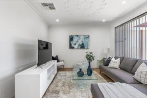 Coastal Charm: Halls Head Getaway in Mandurah