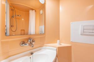 Hotels Premiere Classe Deauville Touques : photos des chambres