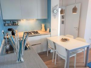 GARDA BLUE HOME on the lake - pool, solarium and garage