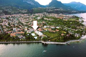 GARDA BLUE HOME on the lake - pool, solarium and garage