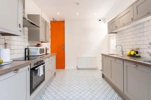 Deluxe Ensuite Central Cov #6