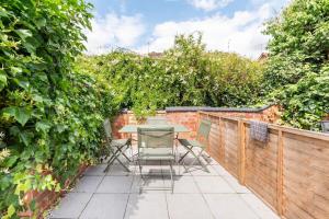 Deluxe Ensuite Central Cov #6