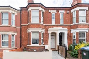 Deluxe Ensuite Central Cov #6