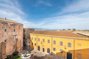 Martini Time, panoramic terrace on the castle walls img25