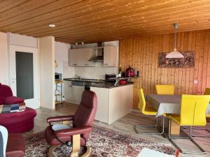 2-1 - Raum - Ferienappartements Dieter Hoffmann Freudenstadt-Kniebis beim Nationalpark