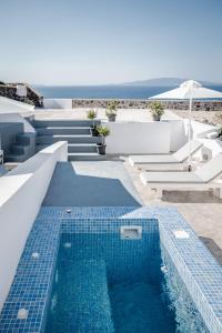 Captain John Houses Oia Center