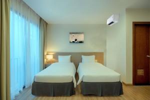 Biệt thự nguyên căn, 5 phòng ngủ, bể bơi chung, cách bãi biển 100m