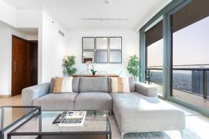 Vacay Lettings - Burj Vista Tower 1- Direct Dubai Mall Access
