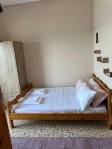 Grekou Farmhouse in the waves