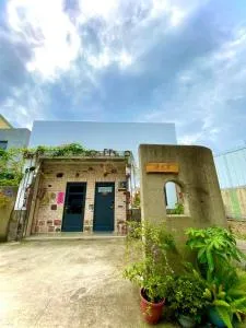 溪水旁民宿 - داهو