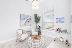 2022 built home with poolspa and walk to Mackle Park