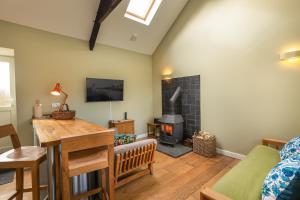 Tranquil 1 bedroom cottage 15 mins drive to sea