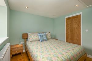 Tranquil 1 bedroom cottage 15 mins drive to sea