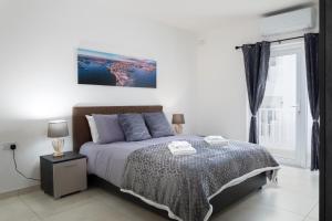 Modern & Spacious 2BR Apartment with Country Views - Close to Xemxija Bay