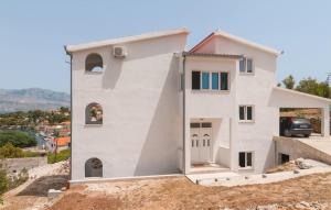 Apartments with a parking space Splitska, Brac - 21974