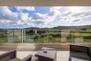 Modern & Spacious 2BR Apartment with Country Views - Close to Xemxija Bay