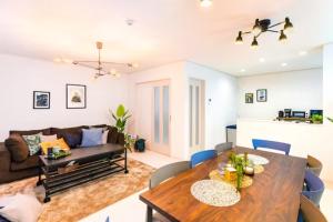 【定員9名】ビーチまで車で3分！閑静な別荘地希望が丘に佇む広々一軒家で快適な休暇をどうぞ