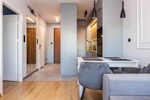 Nadmotławie Chic Apartment by BookingHost