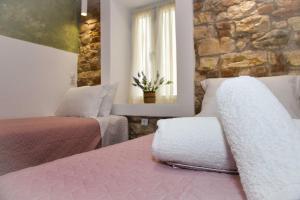 Captain Theos modern apartment Maria