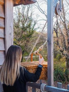 B&B / Chambres d'hotes Cabanes du Herisson, cabanes perchees de standing avec spa : photos des chambres