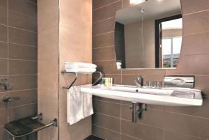 Deluxe Accessible King Sea and City View Non Smoking room in Ramada by Wyndham Tekirdağ
