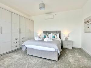 Shoreside Villa, by the Golf Course