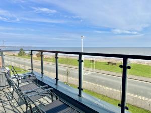 Shoreside Villa, by the Golf Course