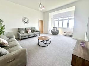 Shoreside Villa, by the Golf Course