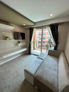 Seven Seas Jomtien 6 floor pool view