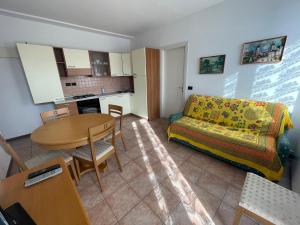 PETRONIA TRILO VISTA MARE - Agenzia Cocal