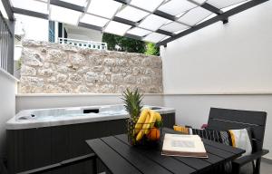 Modern Jacuzzi Apartment Minnie