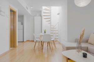 Malaga Unique top floor by Costarentals - MAL04