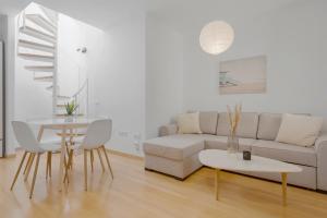 Malaga Unique top floor by Costarentals - MAL04