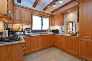 Arearea by Aguilarent